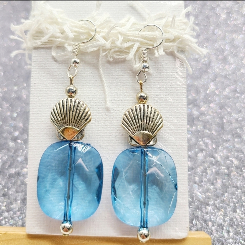 🆕️ Beautiful Blue Seashell Earrings A1